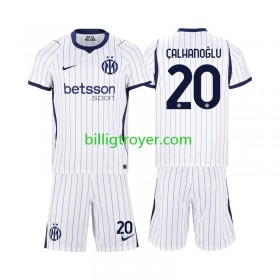 Billige Fotballdrakter Inter Milan Hakan Calhanoglu 20 Barn Bortedraktsett 2026/27 Kortermet
